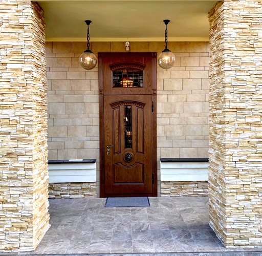 Филенчатая с верхней вставкой снаружи