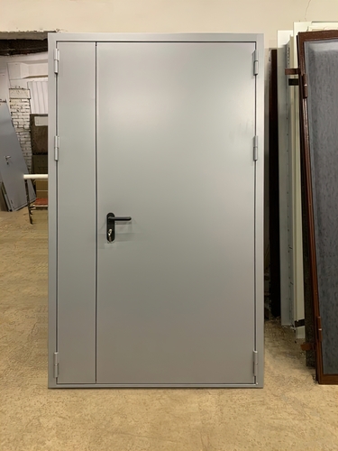 Полуторная противопожарная дверь