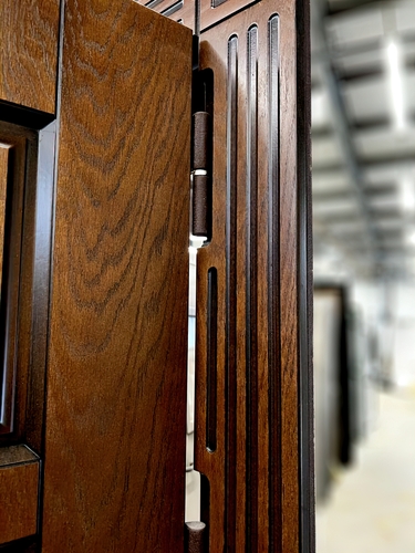 Петли на двери