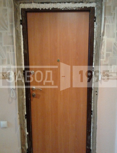 Входная дверь с ламинатом