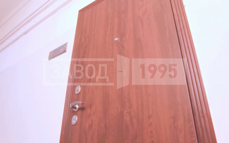 Установленная дверь