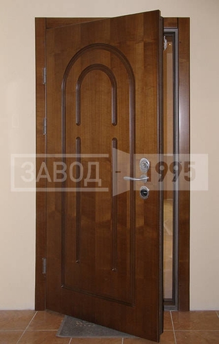 Дверь с фрезеровкой