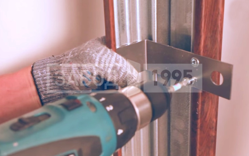 Крепление дверных «ушей» к коробу