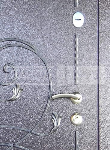 Ручка двери с порошковым окрашиванием и рисунком на металле