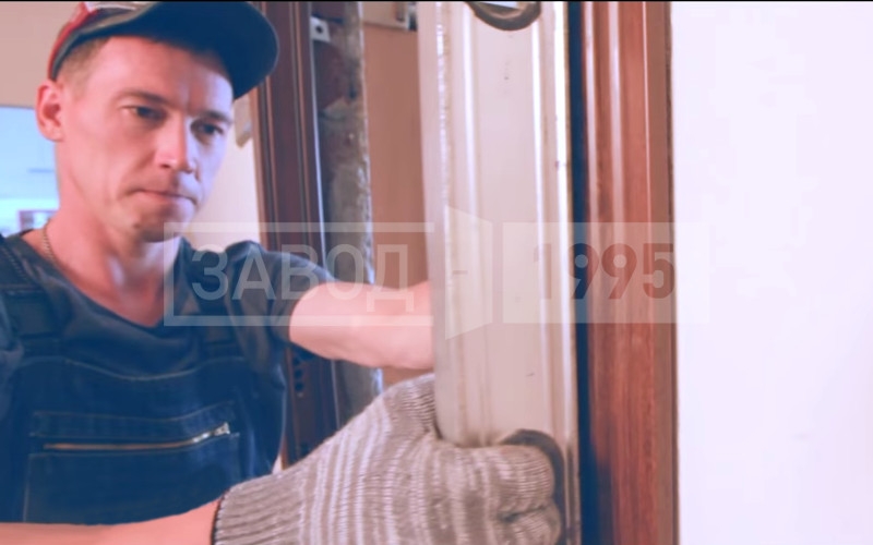 Крепление короба в проеме