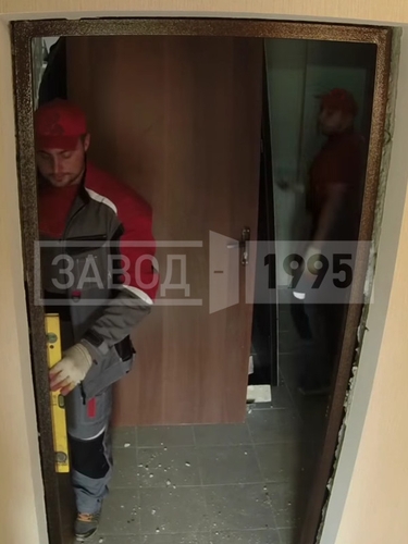 Установка короба на уровню