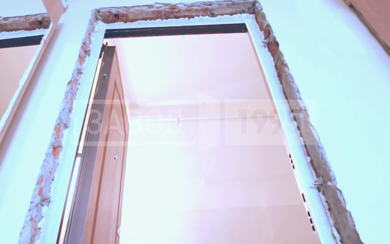 Вид установленной двери изнутри