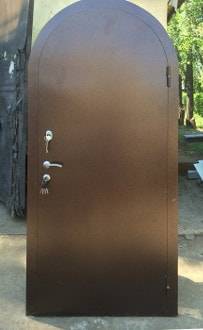 Арочная входная дерь