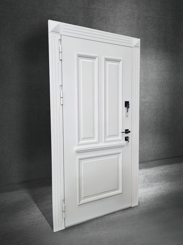 Белая металлическая дверь