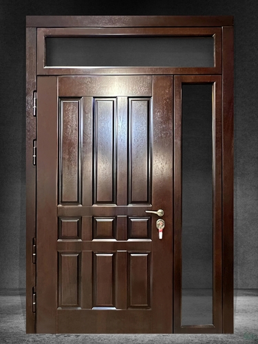 Дверь с остекленными вставками