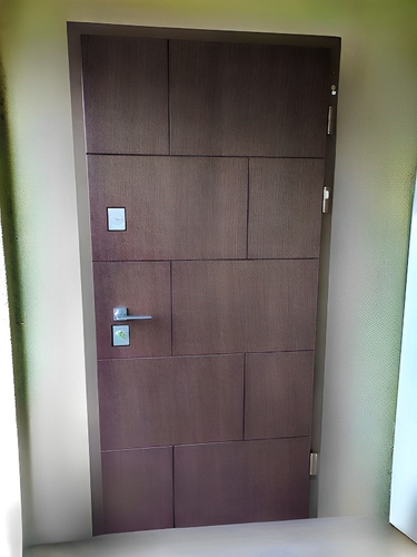 Дверь на входе в частный дом