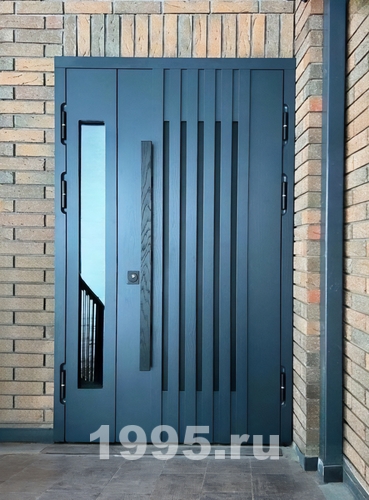 Дверь с бугельной ручкой