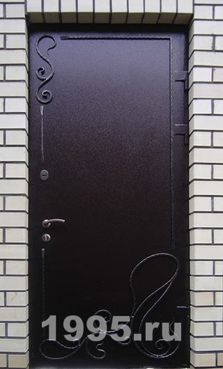 Установленная дверь