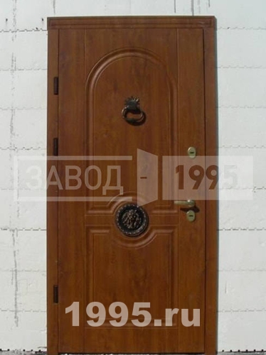 Дверь с молоточком