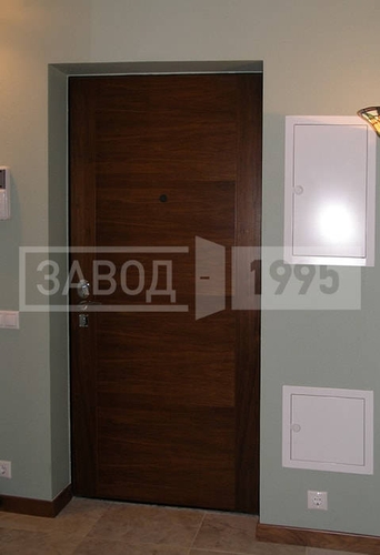 Дверь с отделкой ламинатом
