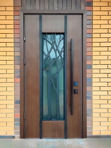 Дверь с ручкой-рейлингом