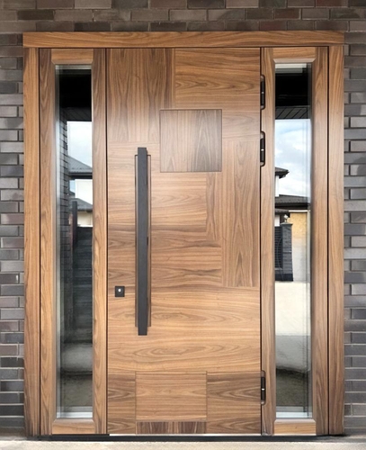 Дверь с вертикальной ручкой