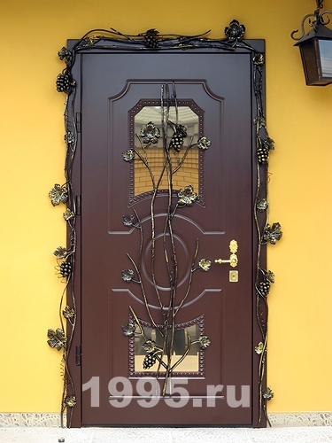 Дверь со стеклом и ковкой «лоза»