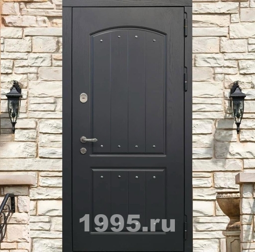 Дверь в частном доме