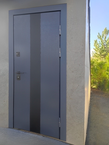 Дверь в частном доме