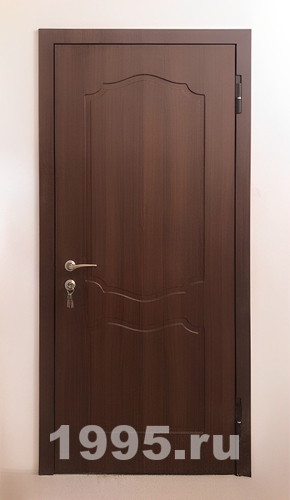 Дверь в квартиру, вид спереди Дверь в квартиру, вид спереди