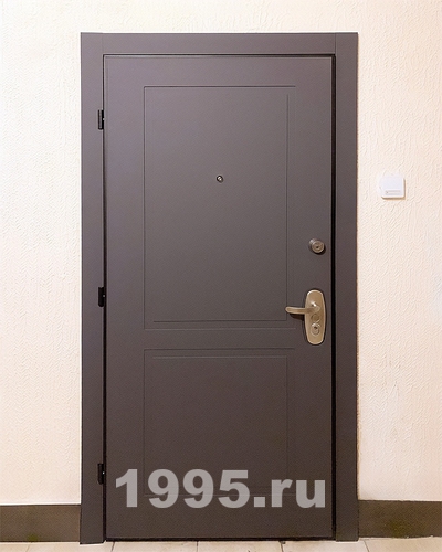 Квартирная дверь с отделкой МДФ Квартирная дверь с отделкой МДФ