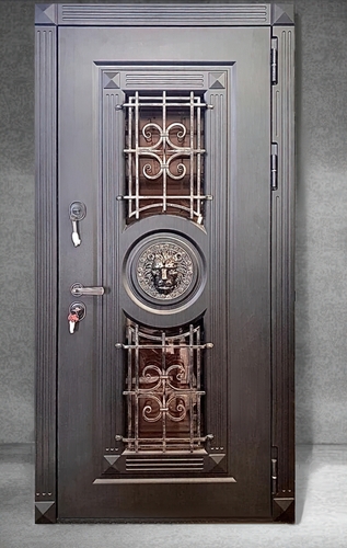 Дверь с ковкой, стеклопакетом и декоративными элементами