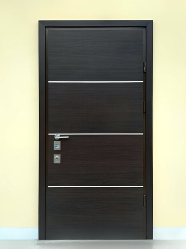 Панель с молдингами