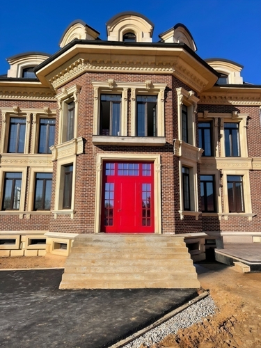 Парадная остекленная входная группа