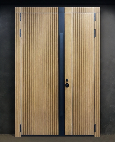 Полуторная дверь с черной полосой