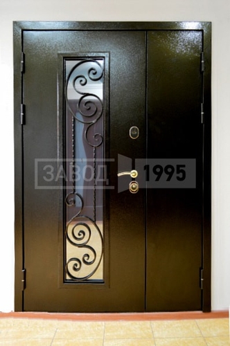 Полуторная дверь с ковкой и стеклом