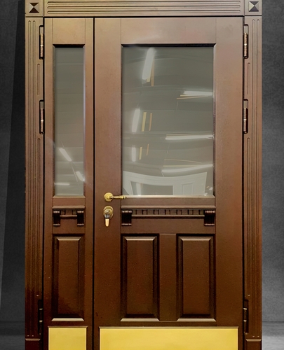 Остекленная полуторная дверь с отбойниками