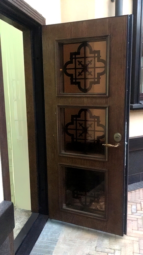 О решеткой в этническом восточном стиле