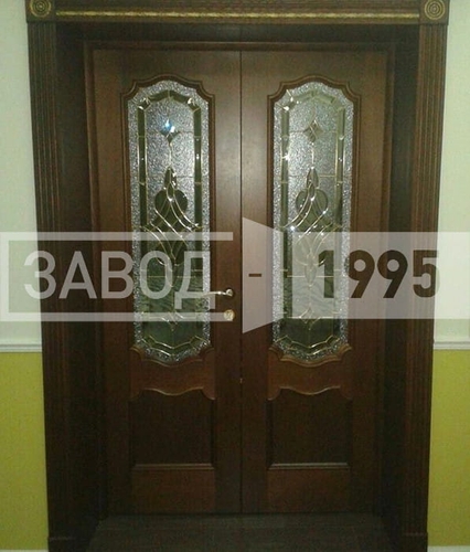 Распашная с витражным стеклом