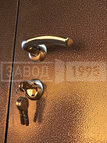 Дверная ручка и замок