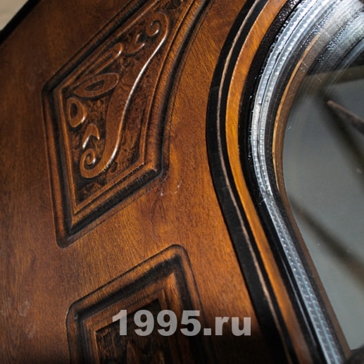 Панель с резьбой