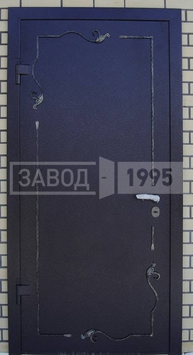 Входная дверь с рисунком на металле