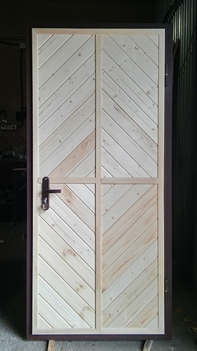 Входная дверь с вагонкой Входная дверь с вагонкой