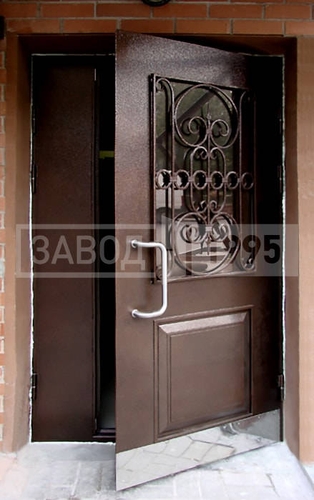 Входная дверь со стеклопакетом