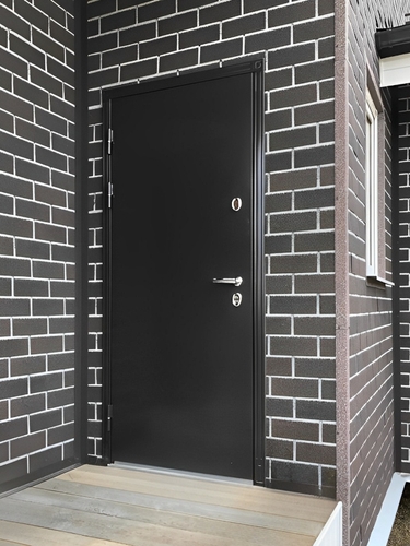 Входная дверь в кирпичном доме