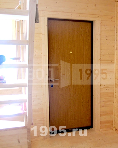 Дверь с ламинатом в дом Дверь с ламинатом в дом